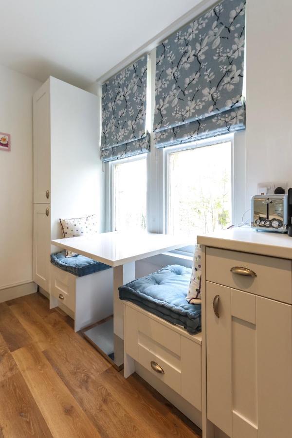 Bright Modern Two Bed With Parking Apartamento